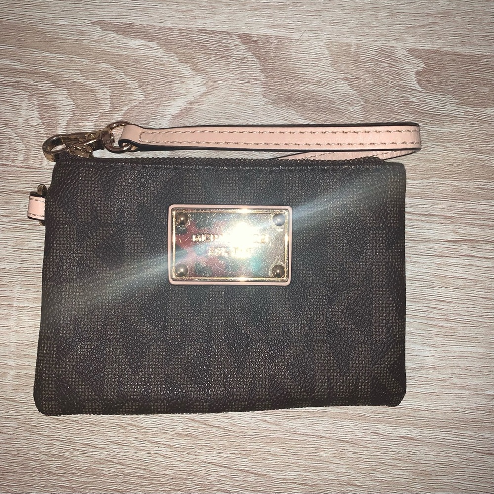 Micheal Kors Wristlet